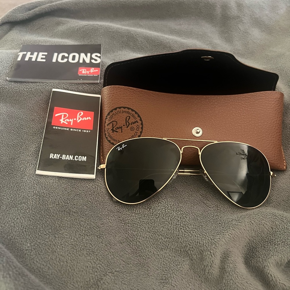 Ray-Ban Black Aviator Sunglasses